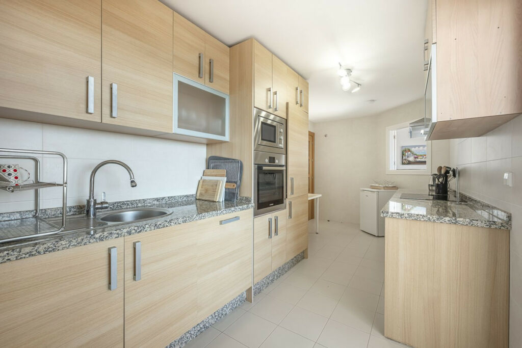 Middle Floor Apartment La Mairena Málaga - image 16