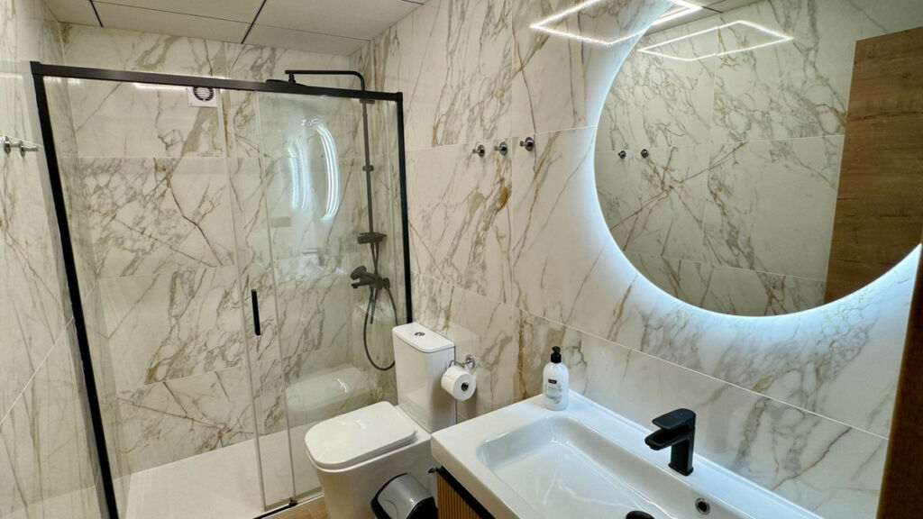 Middle Floor Apartment Torrevieja Alicante - image 16