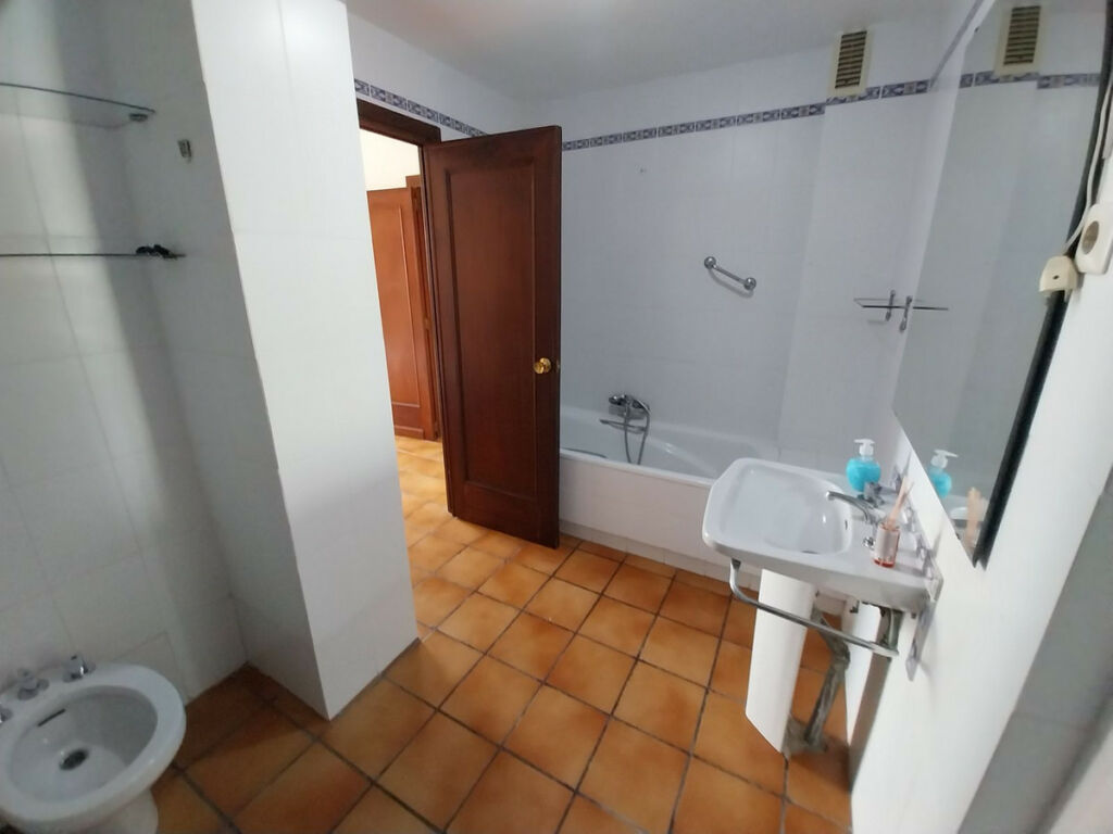 Middle Floor Apartment Calahonda Málaga - image 17