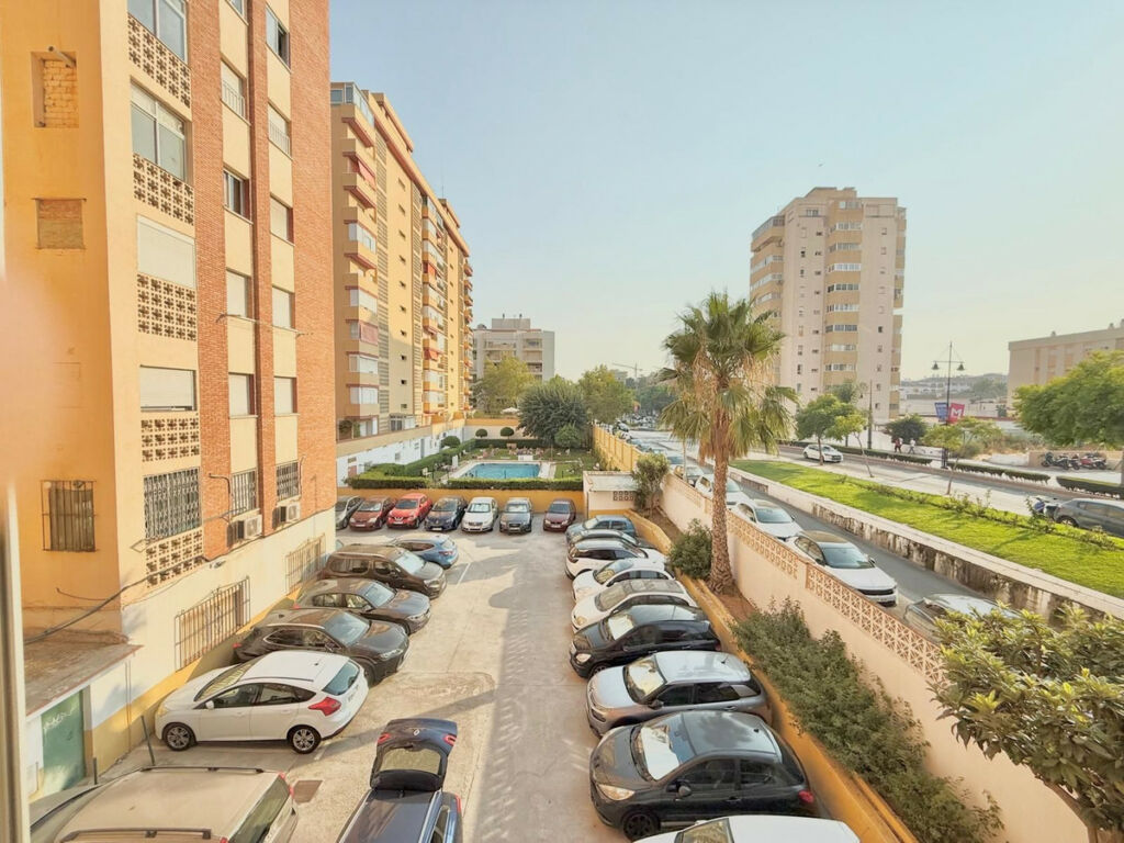 Middle Floor Apartment Fuengirola Málaga - image 16