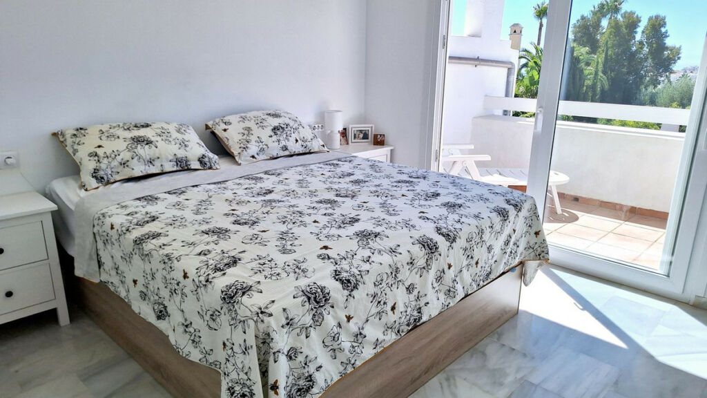 Townhouse La Duquesa Málaga - image 16