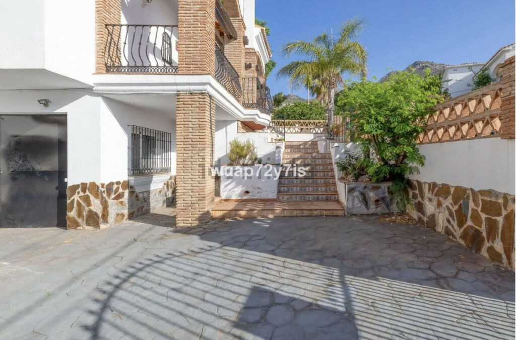 Detached Villa Benalmadena Málaga - image 16
