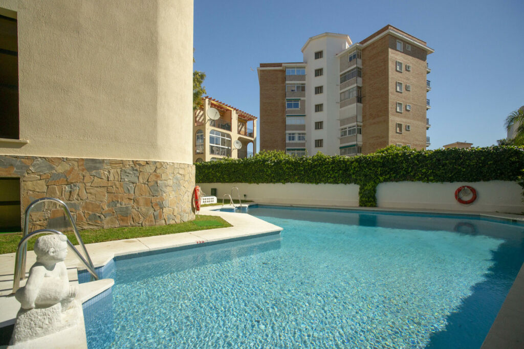 Middle Floor Apartment Montemar Málaga - image 16
