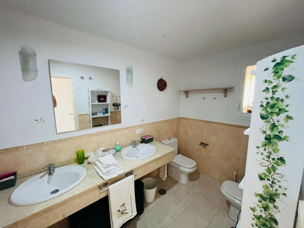 Penthouse Manilva Málaga - image 16
