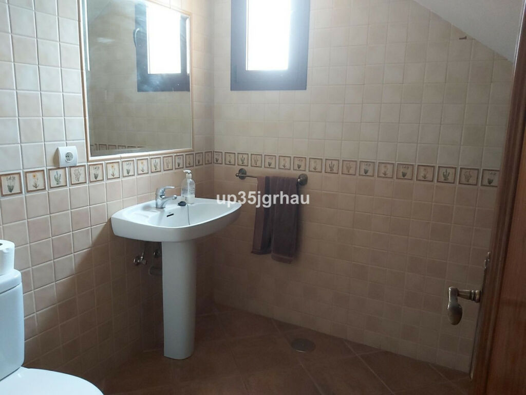 Detached Villa Estepona Málaga - image 16