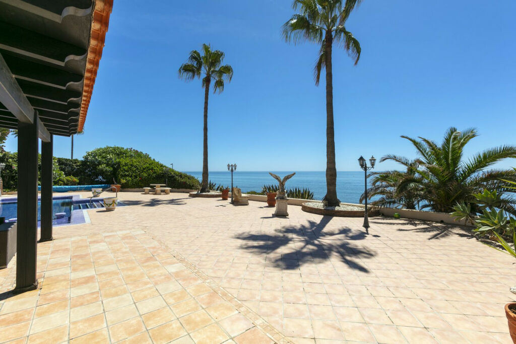 Detached Villa Marbesa Málaga - image 13