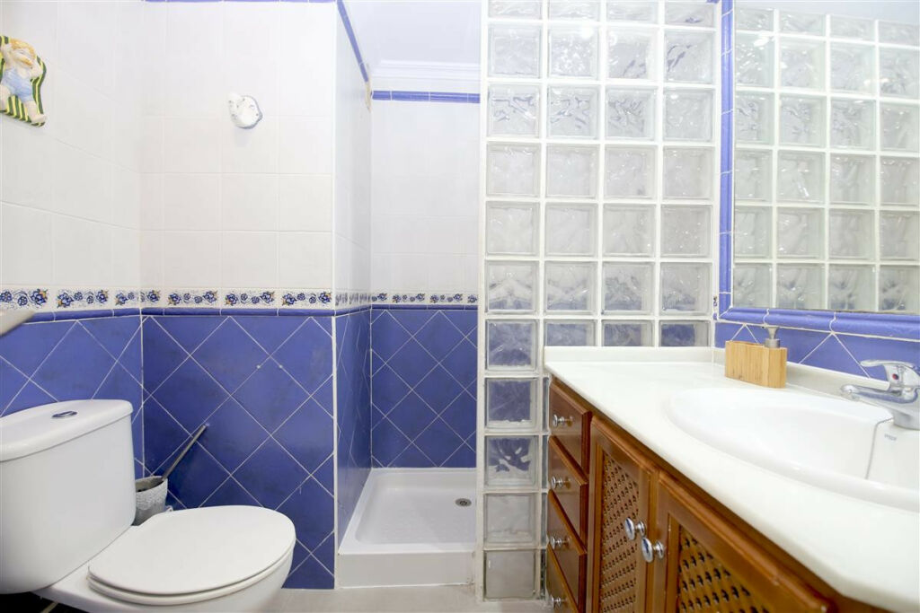 Middle Floor Apartment Estepona Málaga - image 16