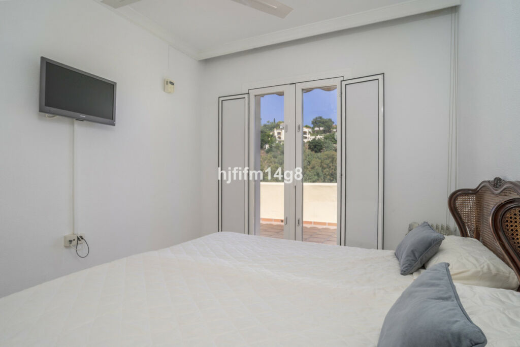 Middle Floor Apartment Benahavís Málaga - image 16