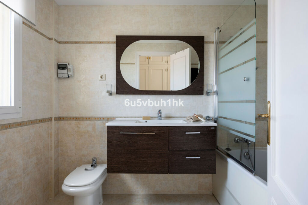 Detached Villa Sierrezuela Málaga - image 16
