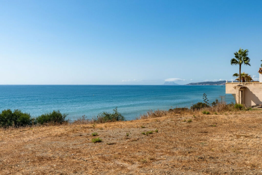 Detached Villa Estepona Málaga - image 16