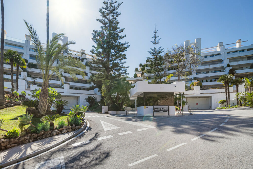Middle Floor Apartment The Golden Mile Málaga - image 16