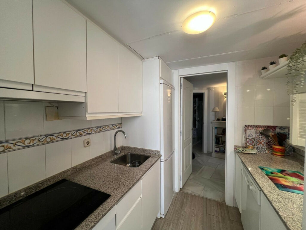 Middle Floor Apartment Benalmadena Málaga - image 16