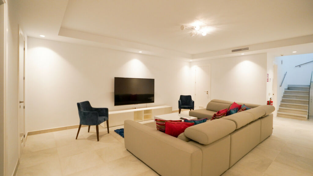 Detached Villa El Paraiso Málaga - image 16