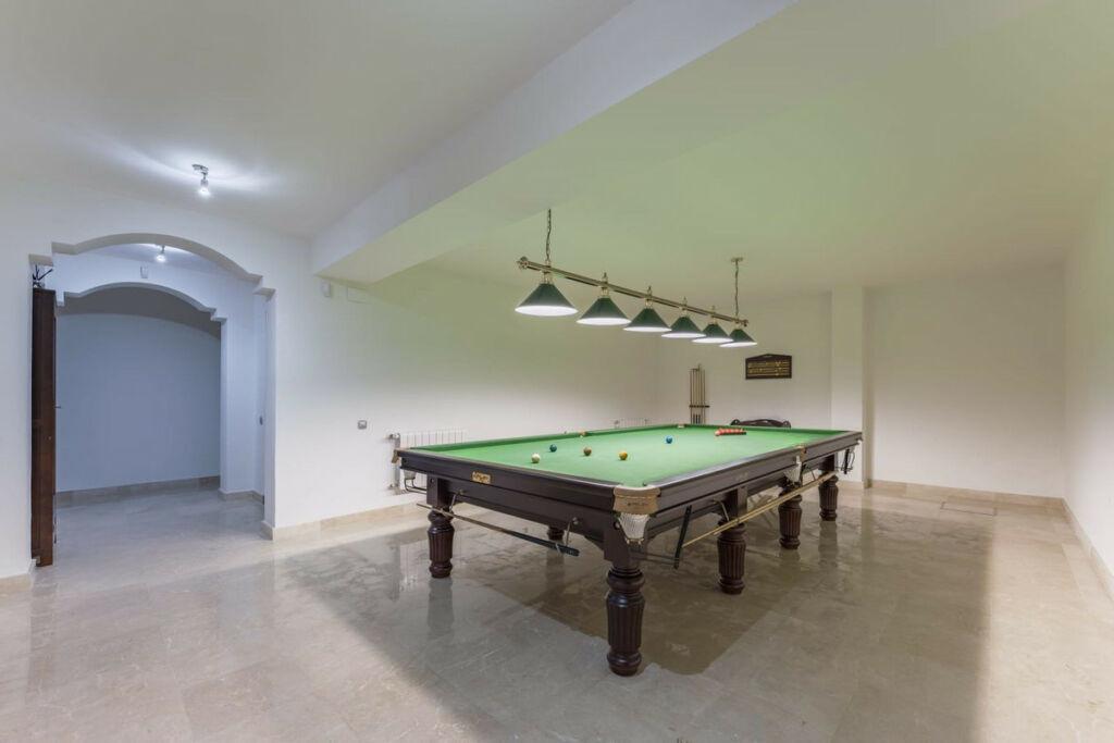 Detached Villa Nueva Andalucía Málaga - image 16