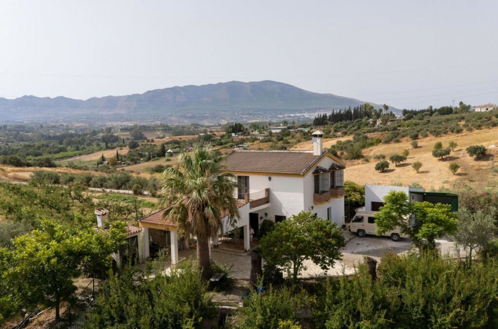 Detached Villa Cártama Málaga - image 2