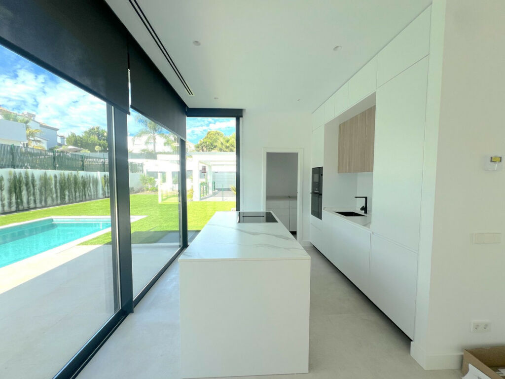 Detached Villa Atalaya Málaga - image 4