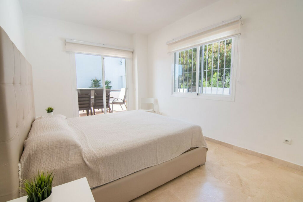 Middle Floor Apartment Estepona Málaga - image 16