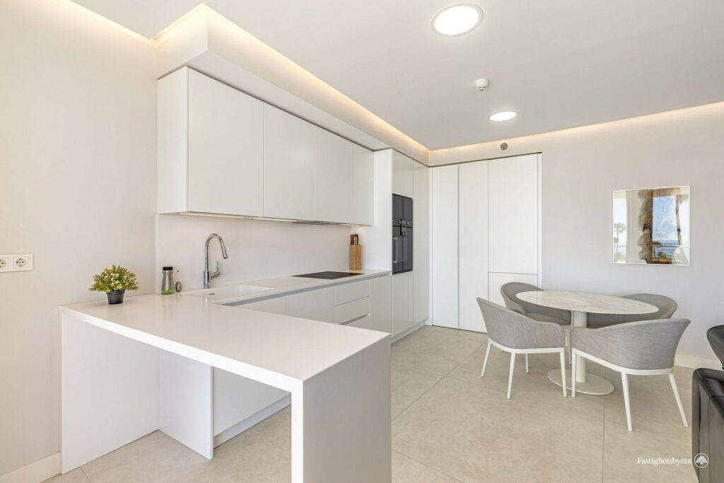 Middle Floor Apartment Estepona Málaga - image 16