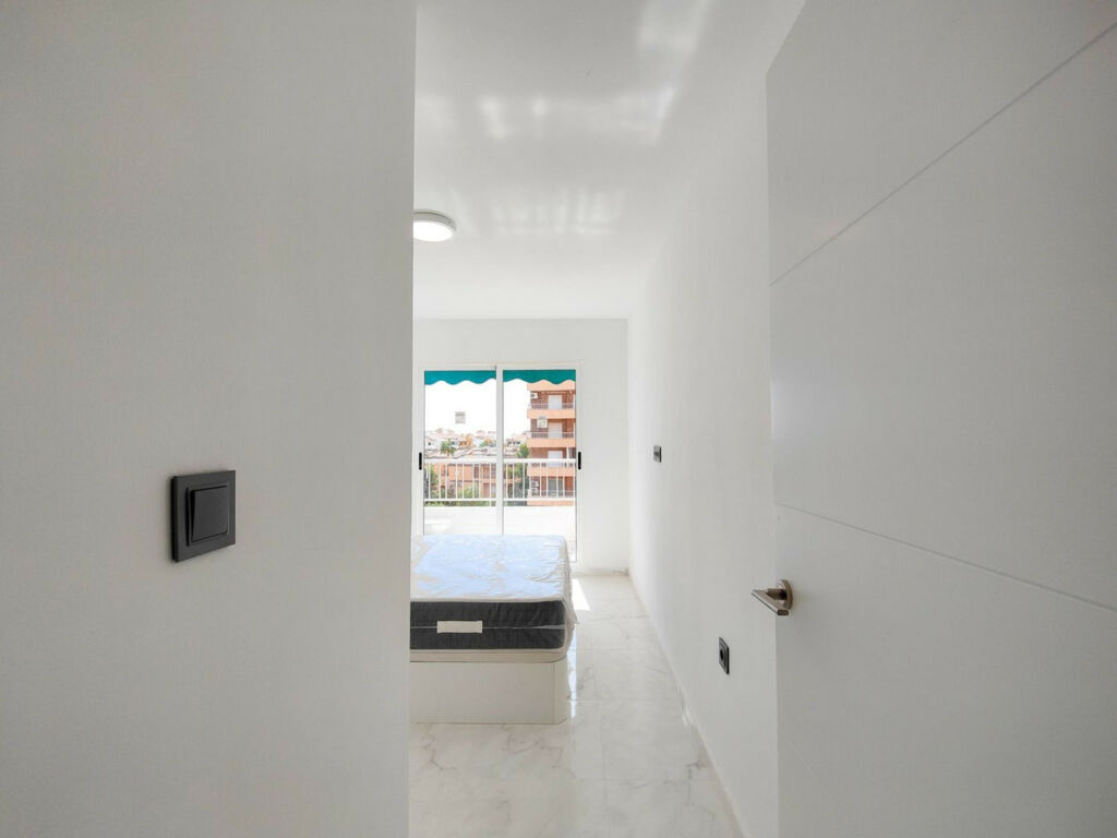 Middle Floor Apartment Punta Prima Alicante - image 16