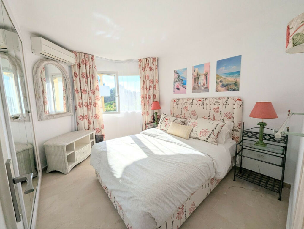 Penthouse Calahonda Málaga - image 21