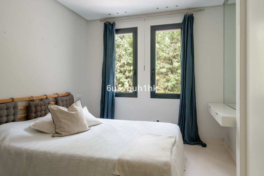 Detached Villa Nueva Andalucía Málaga - image 16