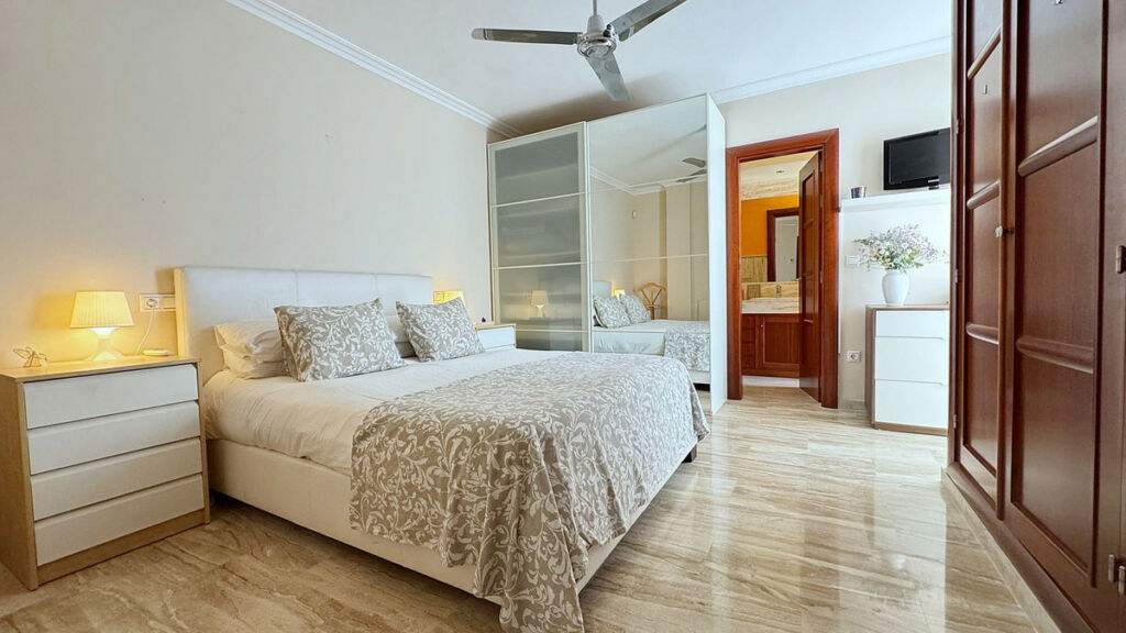 Townhouse Calahonda Málaga - image 17