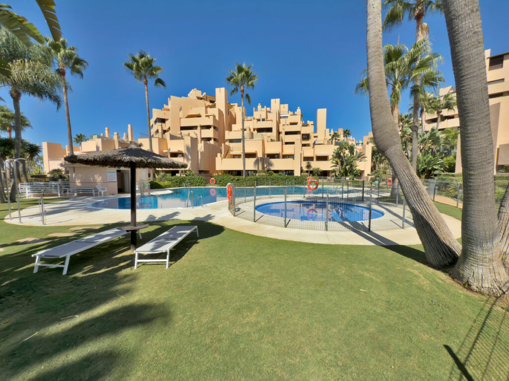 Middle Floor Apartment Estepona Málaga - image 17