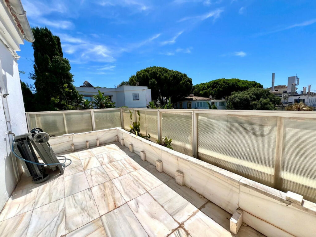 Top Floor Apartment Elviria Málaga - image 17