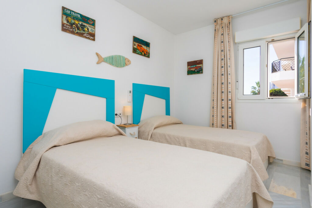 Middle Floor Apartment Calahonda Málaga - image 17