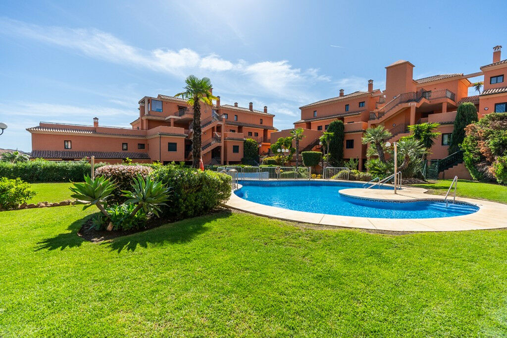Middle Floor Apartment Elviria Málaga - image 17