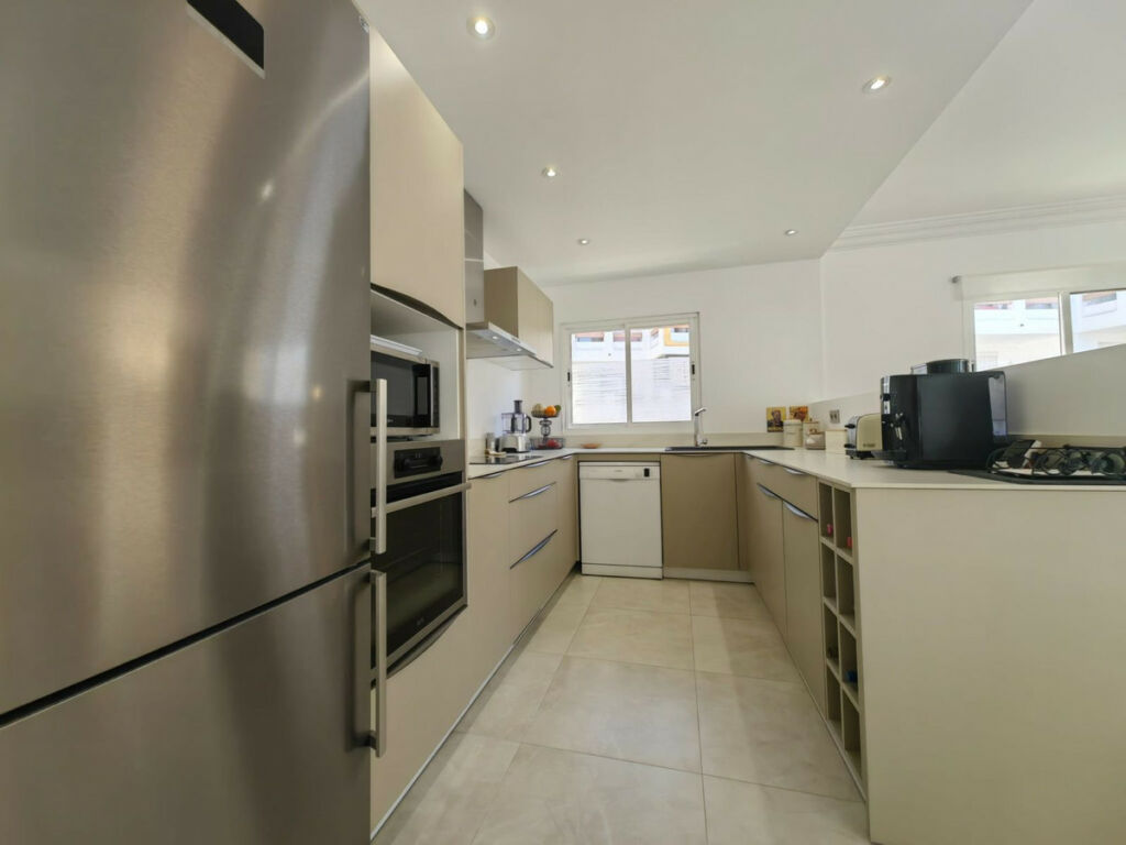 Middle Floor Apartment Estepona Málaga - image 17