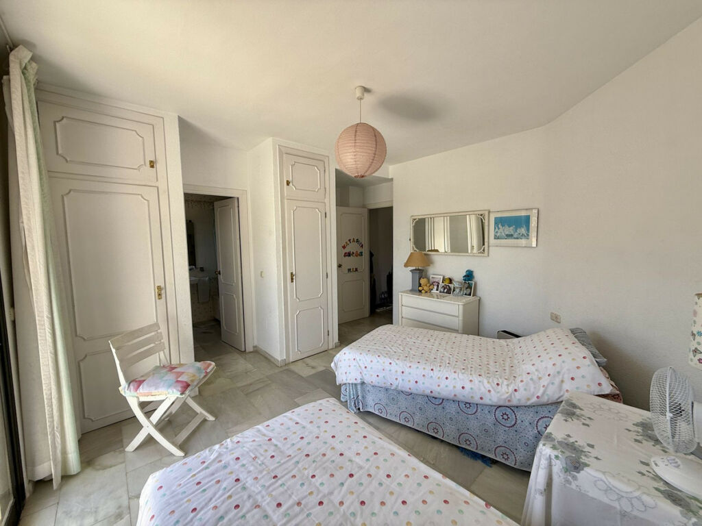 Middle Floor Apartment Calahonda Málaga - image 17