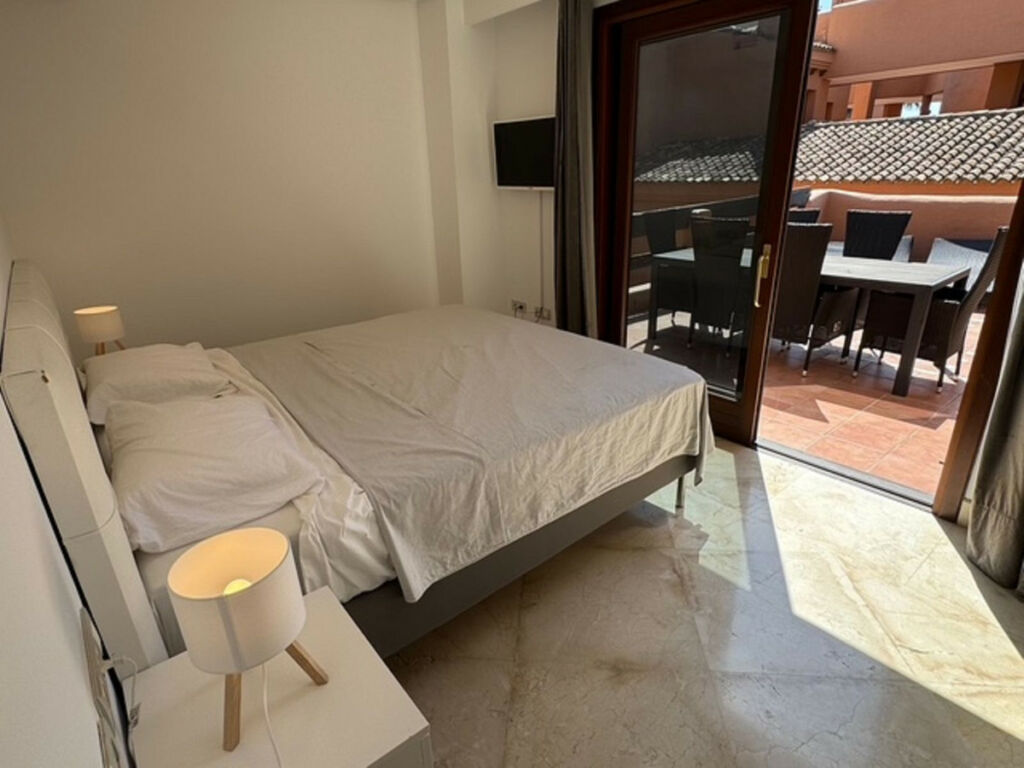 Middle Floor Apartment New Golden Mile Málaga - image 17