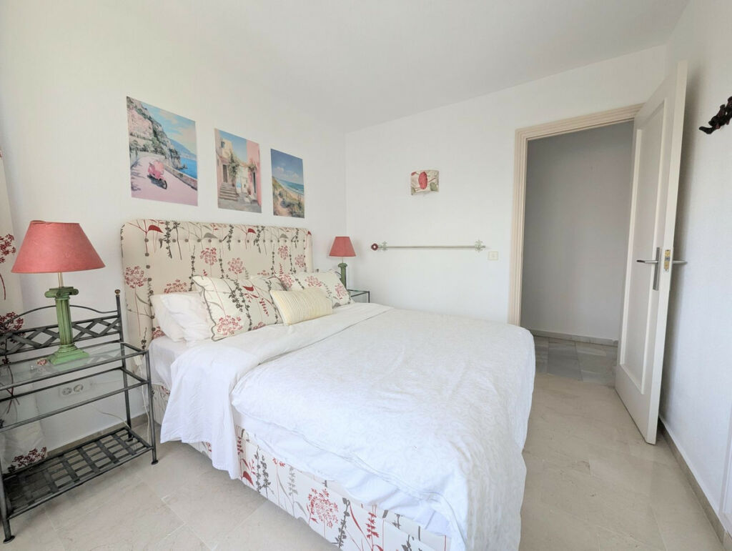 Penthouse Calahonda Málaga - image 22