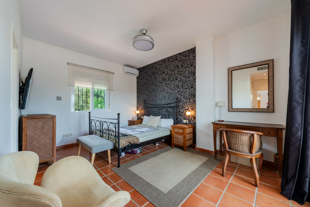 Detached Villa Sotogrande Alto Cádiz - image 17
