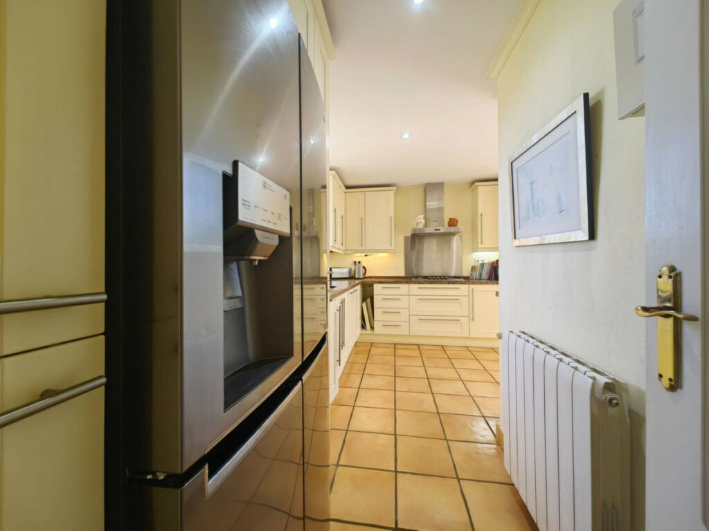 Detached Villa Estepona Málaga - image 17