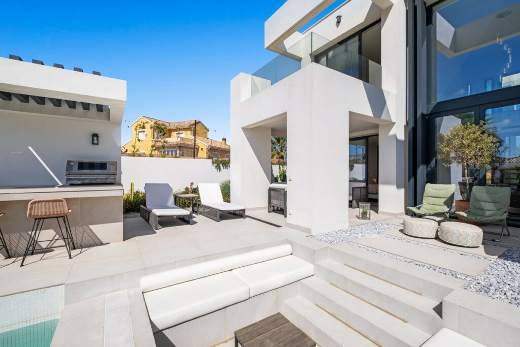 Detached Villa Riviera del Sol Málaga - image 17