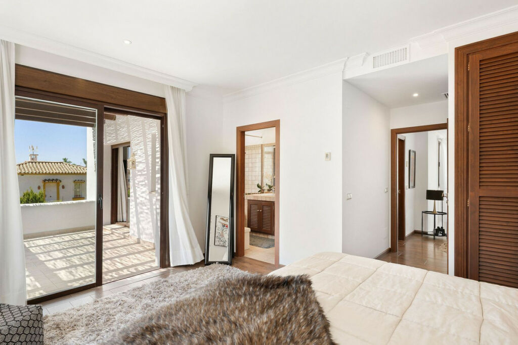 Detached Villa San Pedro de Alcántara Málaga - image 17