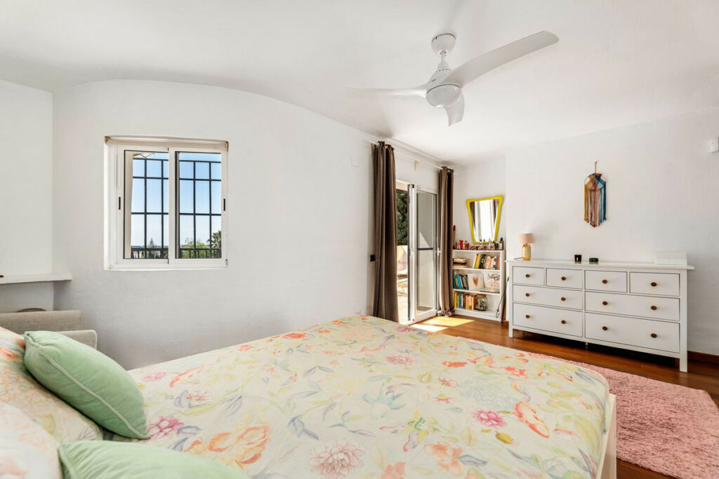 Detached Villa El Coto Málaga - image 17