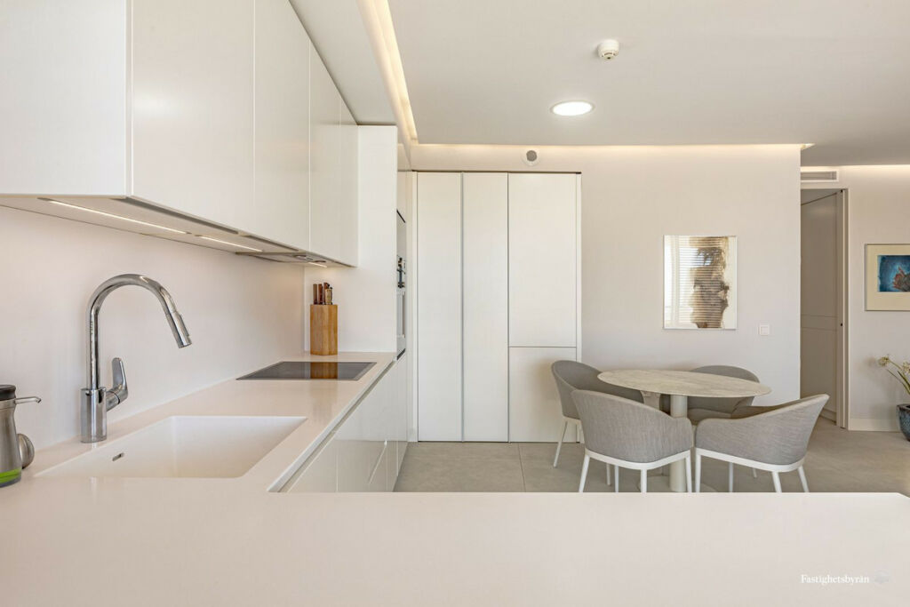 Middle Floor Apartment Estepona Málaga - image 17