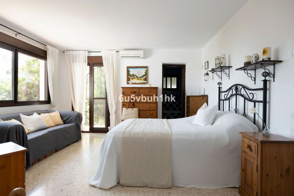Detached Villa Torremuelle Málaga - image 17