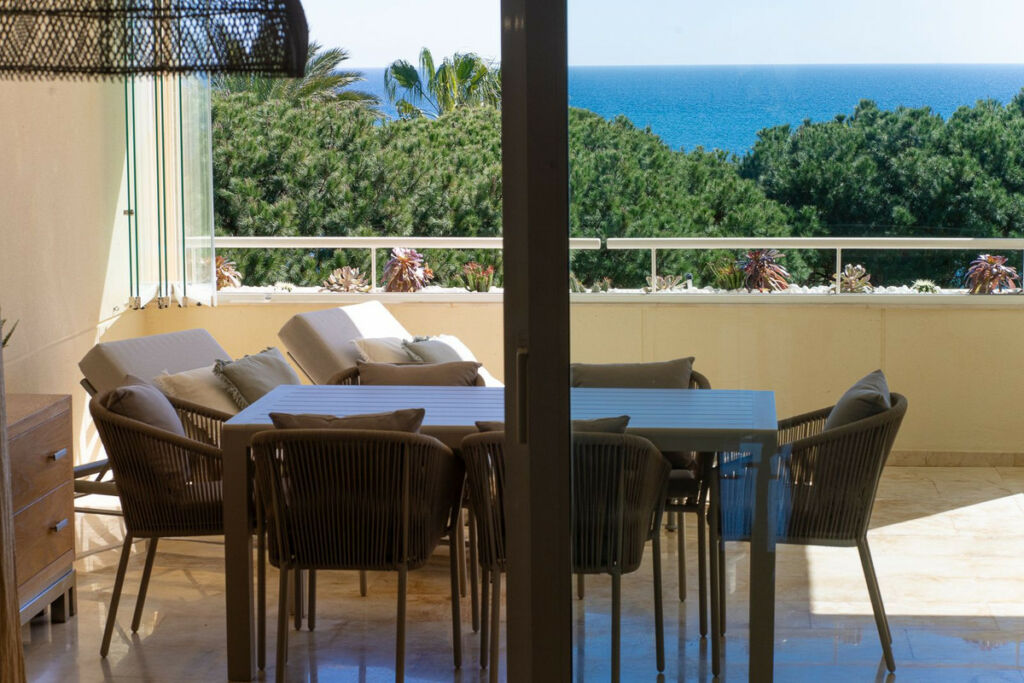Middle Floor Apartment Cabopino Málaga - image 17