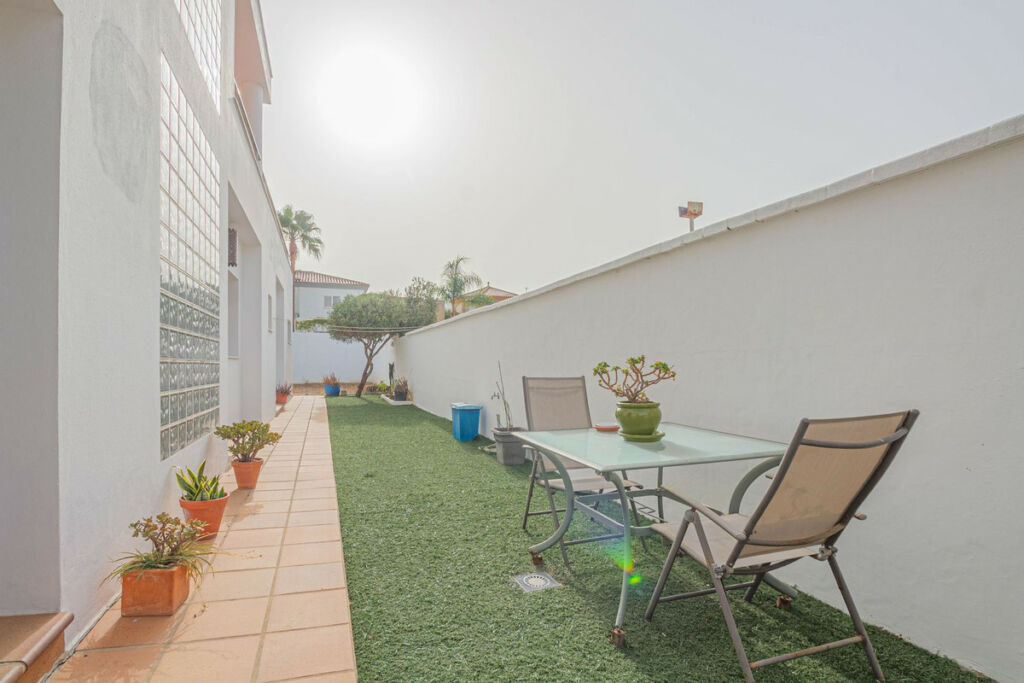 Detached Villa La Línea Cádiz - image 17