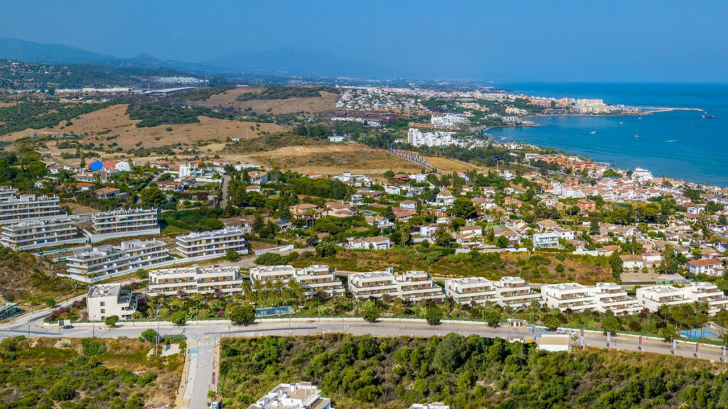 Middle Floor Apartment Estepona Málaga - image 17