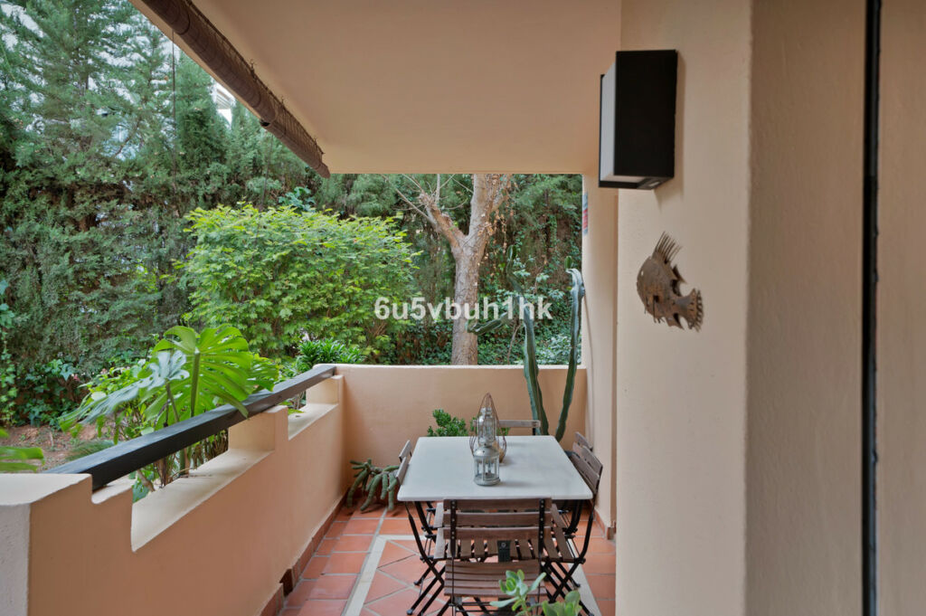 Ground Floor Apartment Nagüeles Málaga - image 5