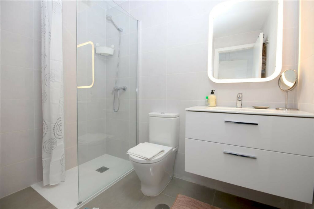 Middle Floor Apartment Estepona Málaga - image 17