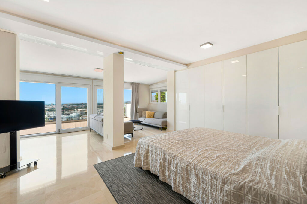 Detached Villa Nueva Andalucía Málaga - image 17