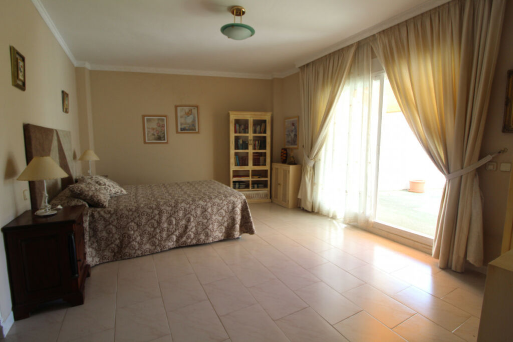 Detached Villa Nueva Andalucía Málaga - image 17