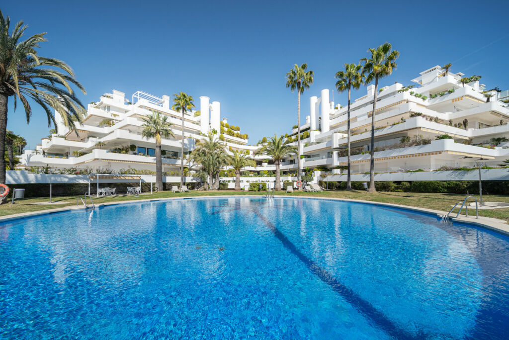 Middle Floor Apartment The Golden Mile Málaga - image 17