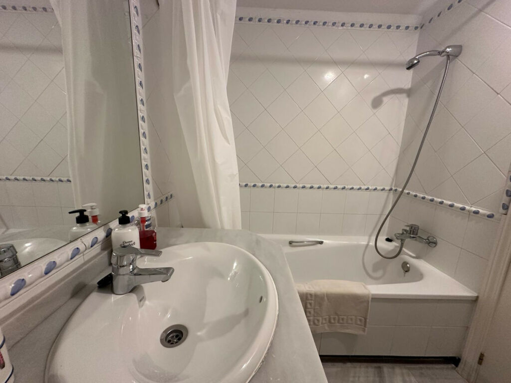 Middle Floor Apartment Guadalmina Baja Málaga - image 17